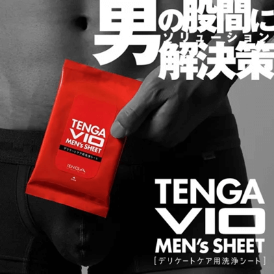 黒いボクサーパンツを履いた男性が、赤いパッケージの「TENGA VIO MEN'S SHEET」を股間部分に当てている商品紹介画像。