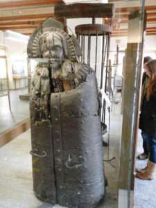 ドイツにある中世犯罪博物館のアイアンメイデン(鉄の処女)