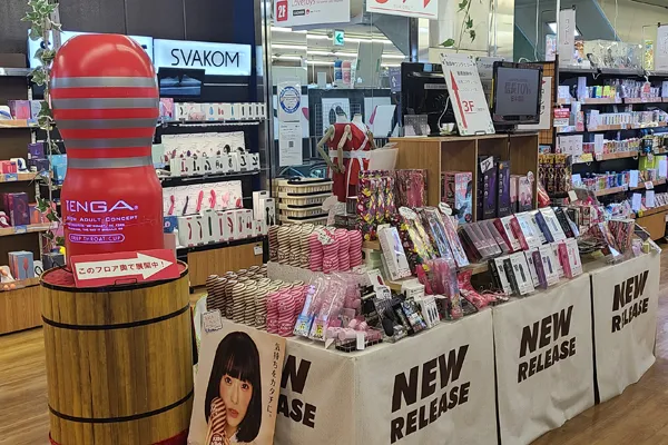 信長書店、日本橋店の店内です。