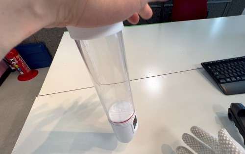 電動タイプの空気圧系ペニス増大グッズの実践画像