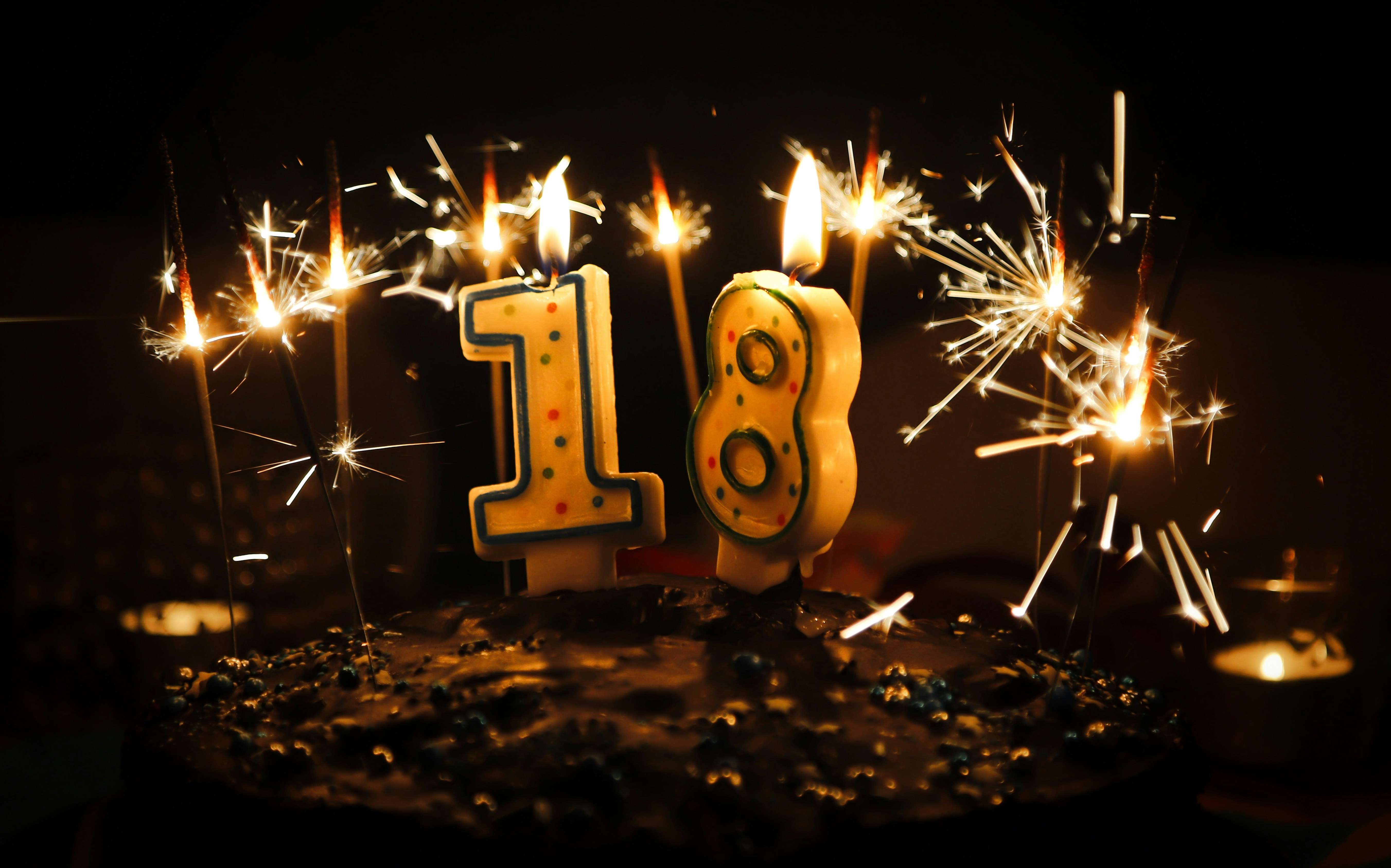 18の形のろうそく