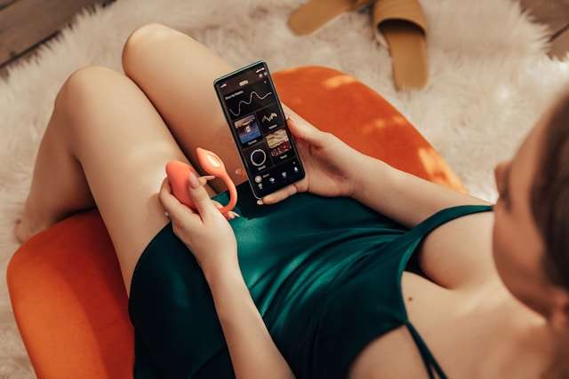女性とアダルトグッズ